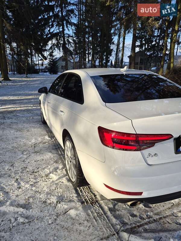 Седан Audi A4 2017 в Львові