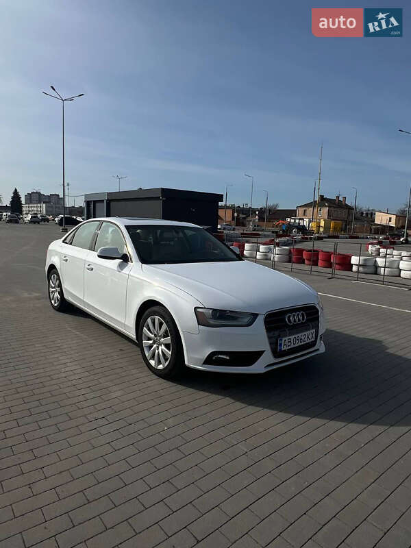 Седан Audi A4 2012 в Виннице