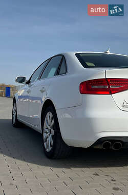 Седан Audi A4 2012 в Виннице