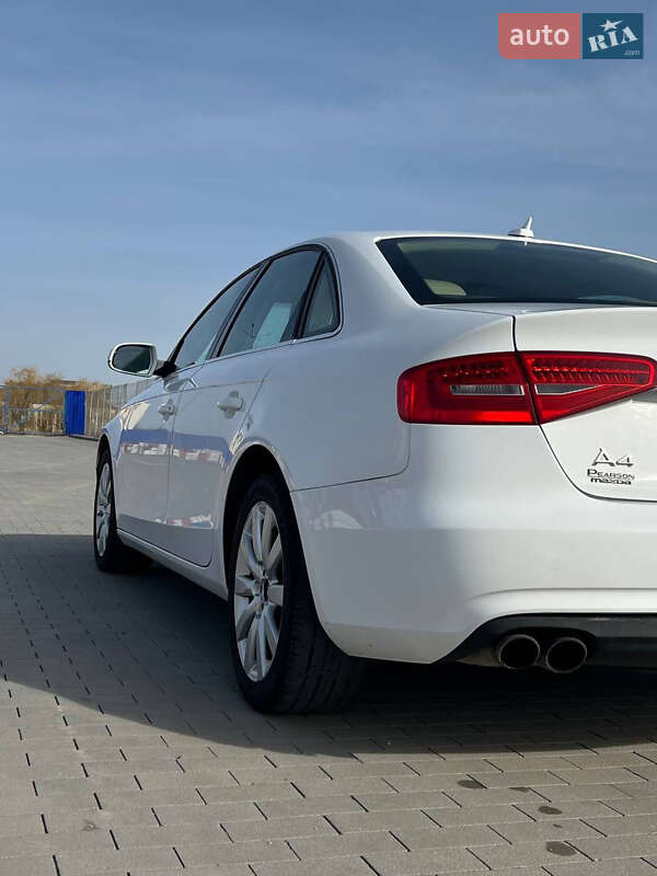Седан Audi A4 2012 в Виннице