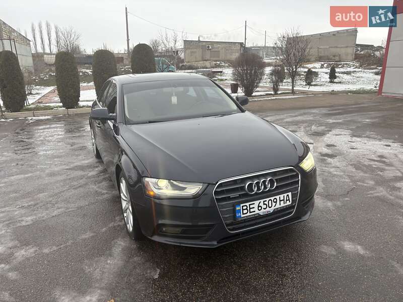 Седан Audi A4 2012 в Южноукраинске
