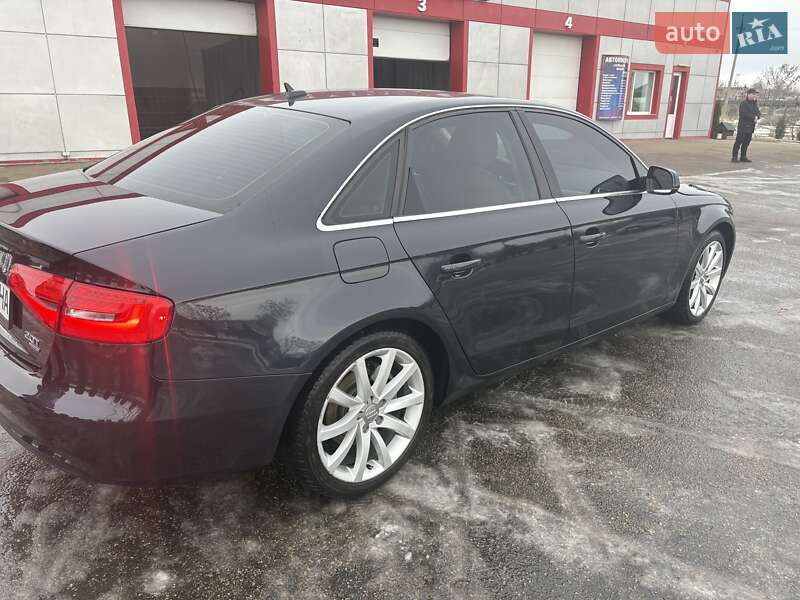 Седан Audi A4 2012 в Южноукраинске