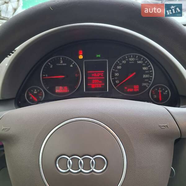 Універсал Audi A4 2002 в Пустомитах