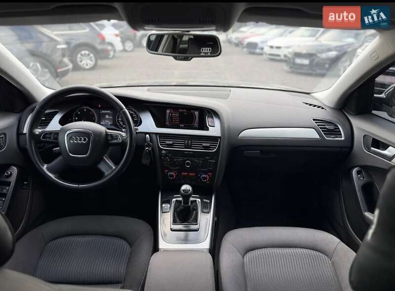 Седан Audi A4 2012 в Львове