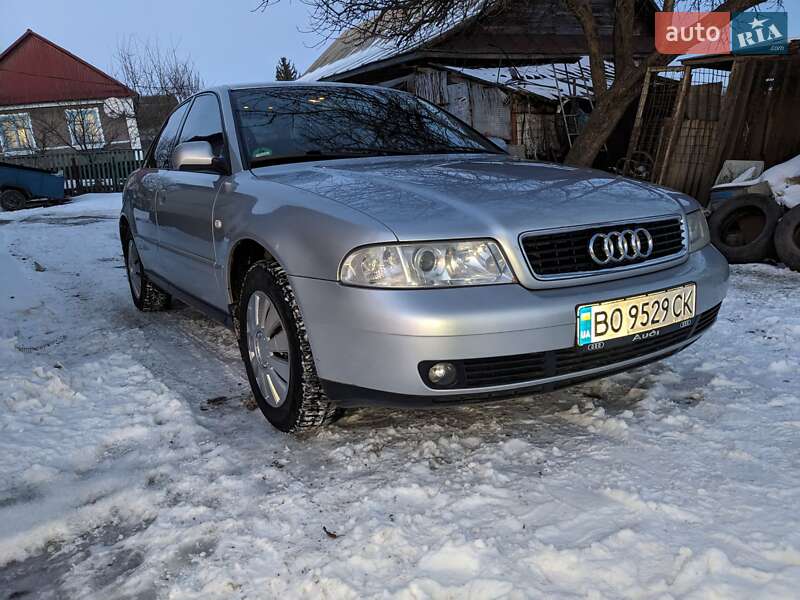 Седан Audi A4 1999 в Коровьем