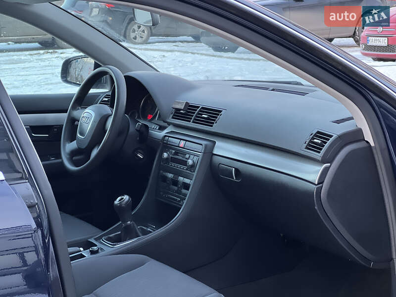 Седан Audi A4 2006 в Ровно