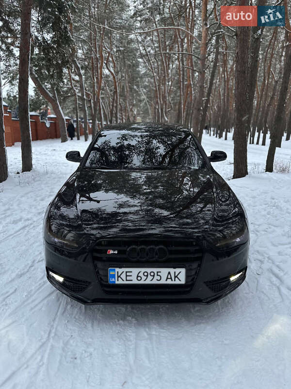Седан Audi A4 2013 в Днепре