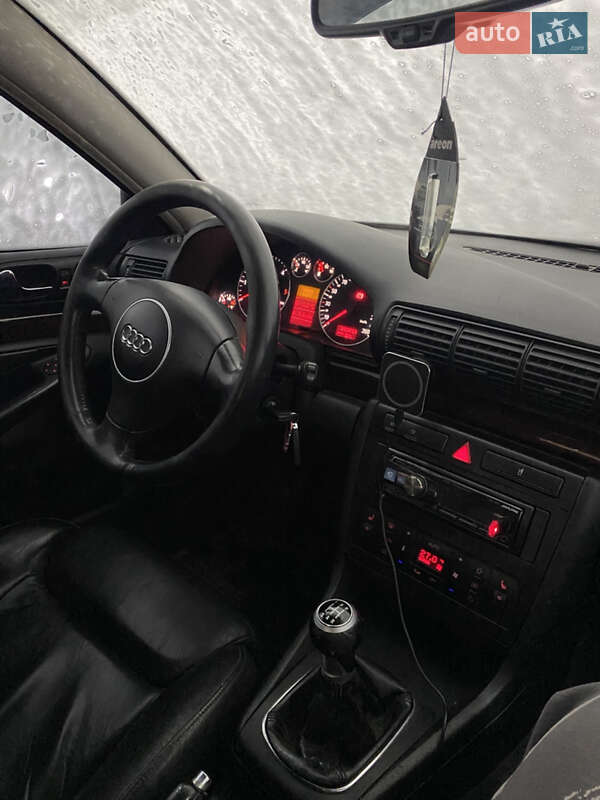 Седан Audi A4 1996 в Баре
