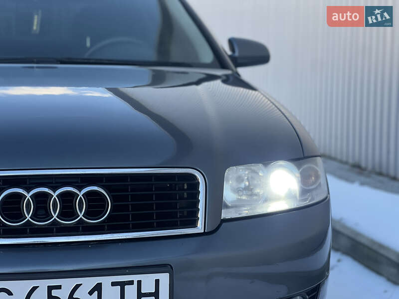 Седан Audi A4 2002 в Жовкві