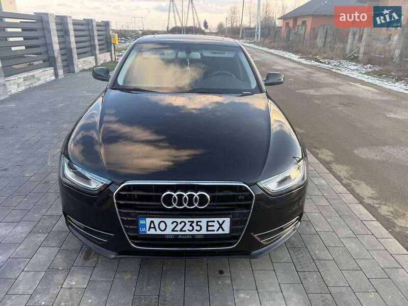 Седан Audi A4 2014 в Ужгороде