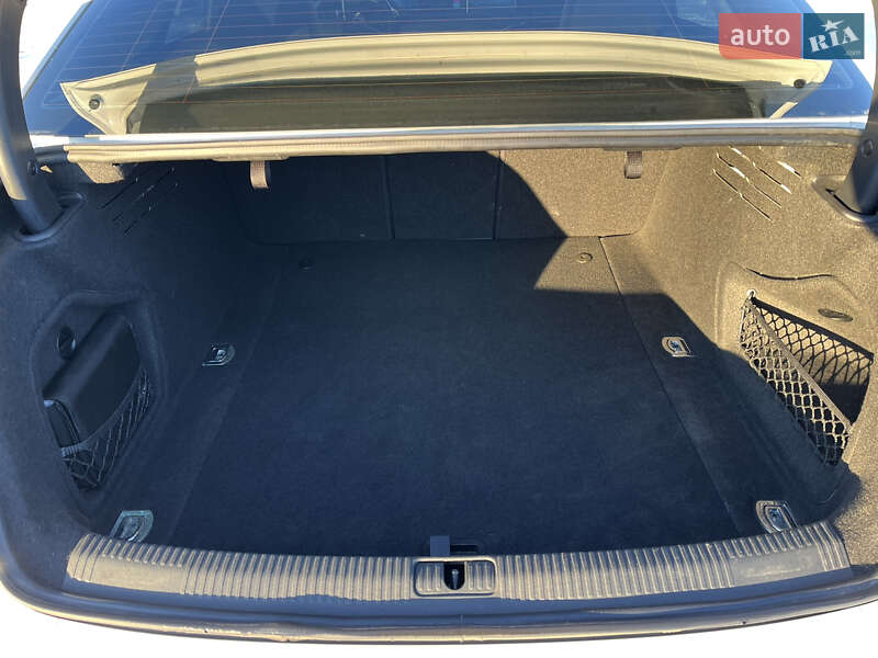 Седан Audi A4 2017 в Львове