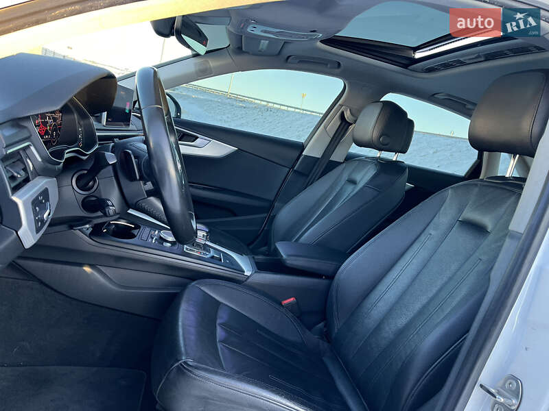 Седан Audi A4 2017 в Львове