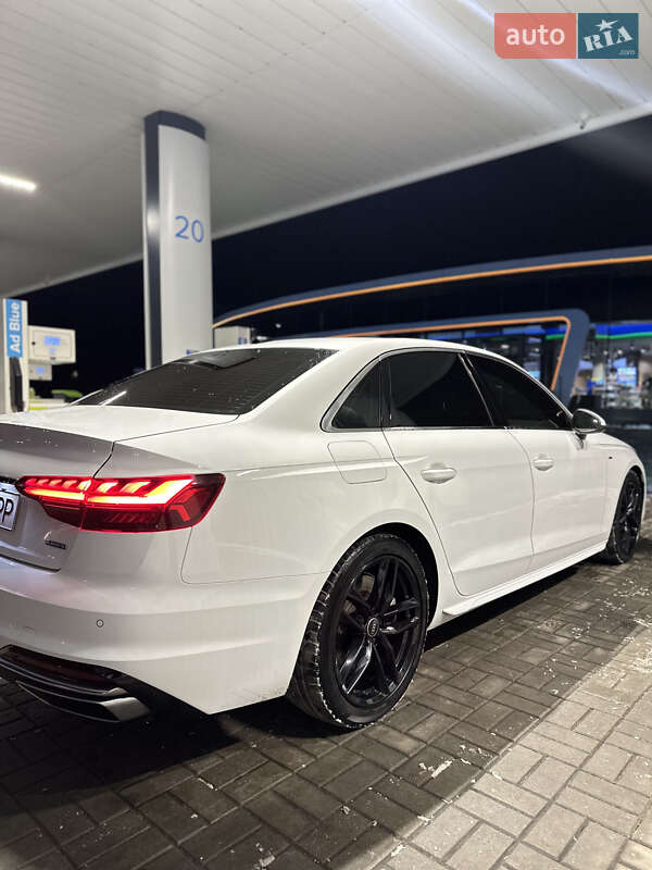 Седан Audi A4 2022 в Киеве