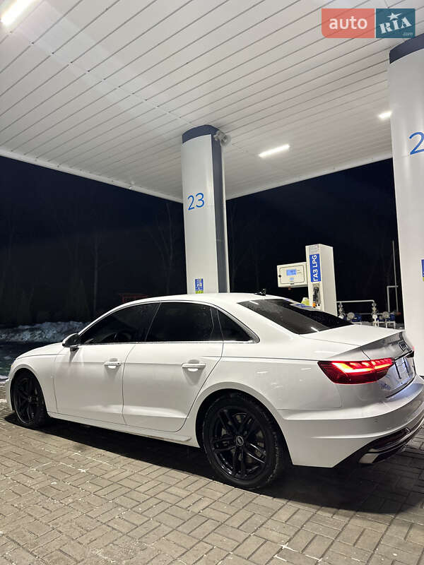 Седан Audi A4 2022 в Киеве
