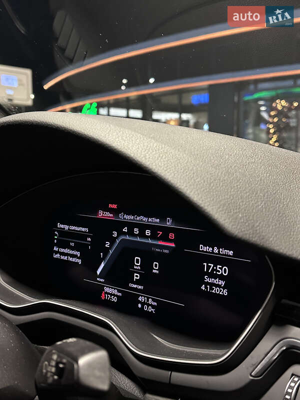 Седан Audi A4 2022 в Киеве