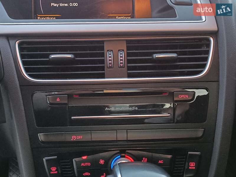 Седан Audi A4 2014 в Львове