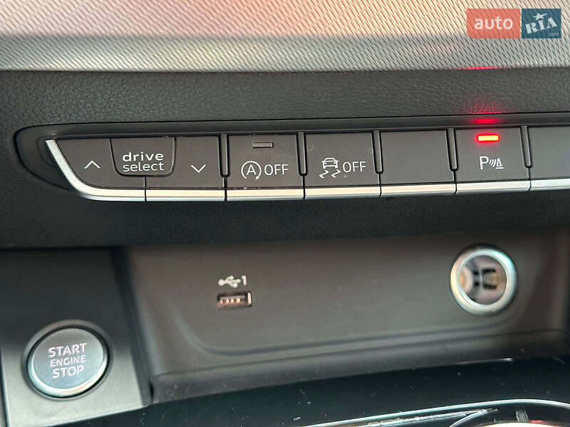 Седан Audi A4 2022 в Киеве