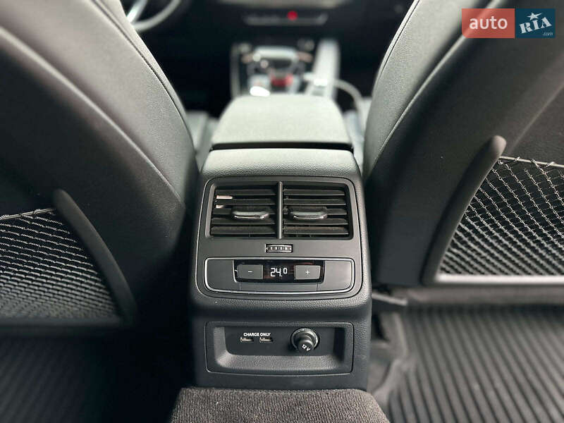 Седан Audi A4 2022 в Киеве