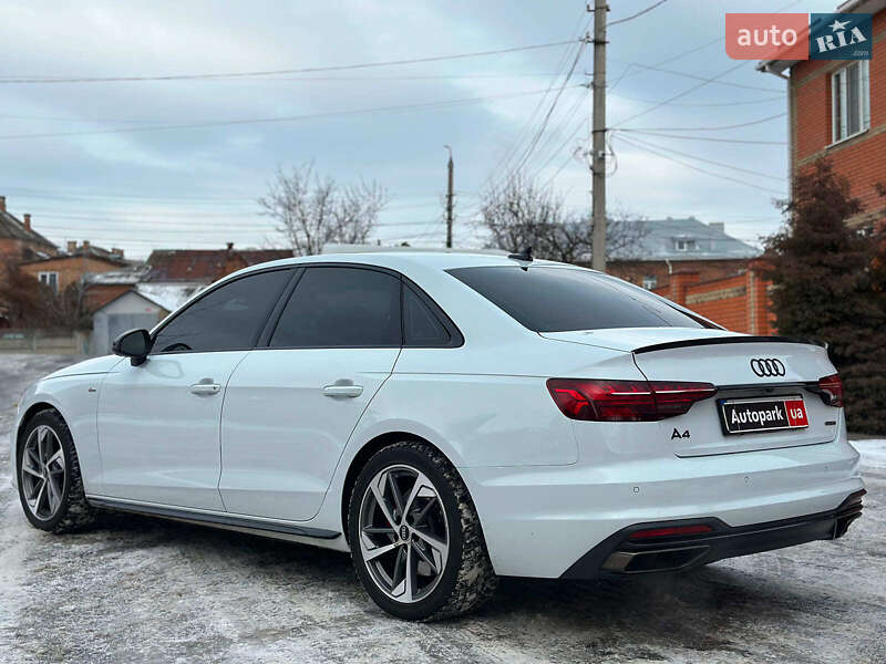 Седан Audi A4 2022 в Киеве