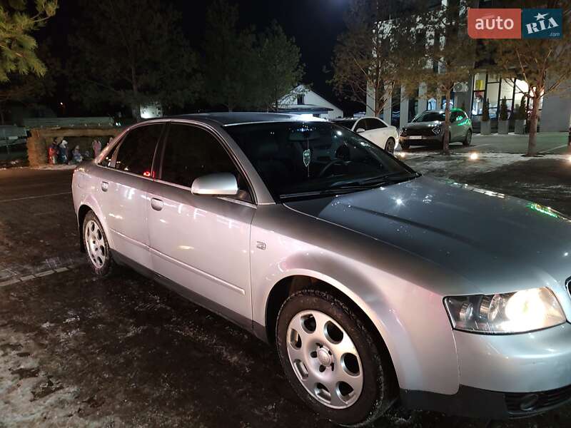 Седан Audi A4 2000 в Ровно