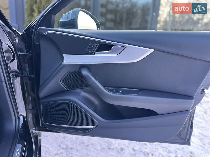 Седан Audi A4 2016 в Львове