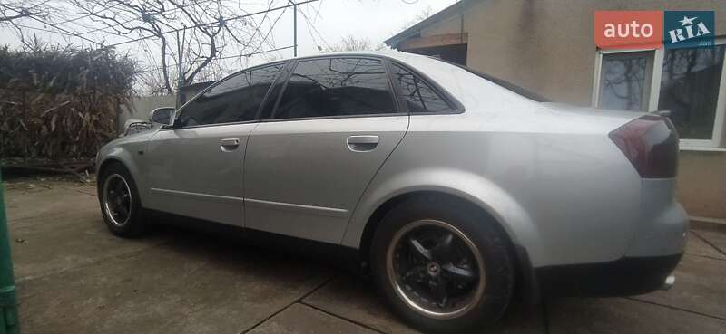 Седан Audi A4 2001 в Раздельной