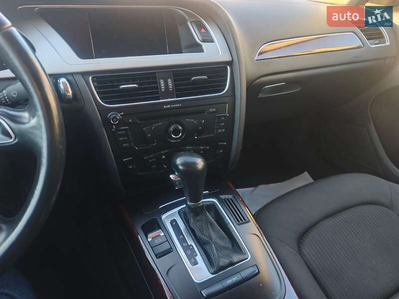 Седан Audi A4 2010 в Киеве