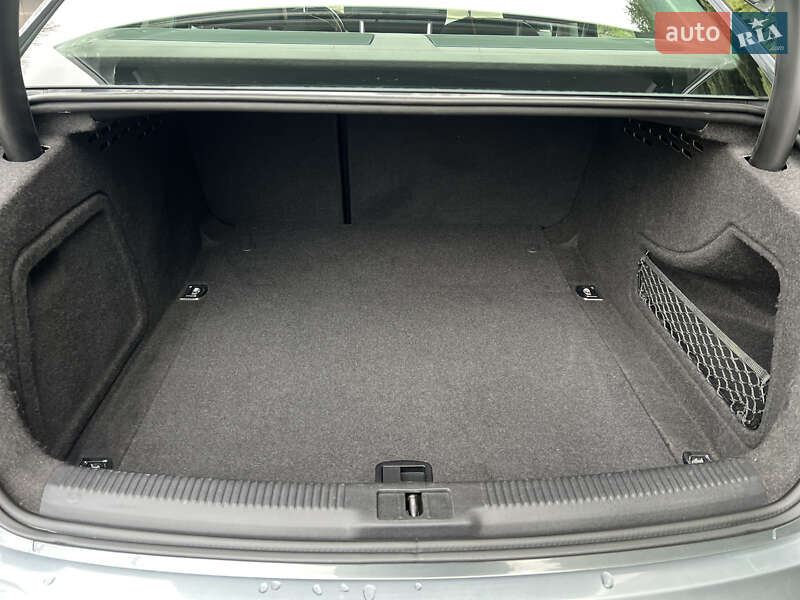 Седан Audi A4 2013 в Николаеве