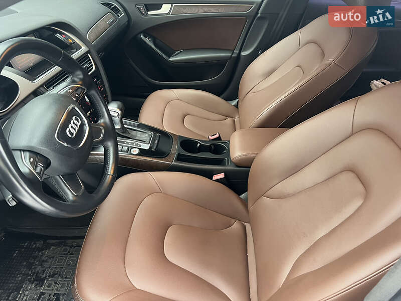 Седан Audi A4 2012 в Луцке