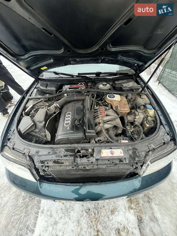 Седан Audi A4 1995 в Кагарлику