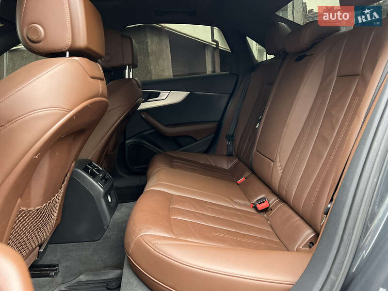 Седан Audi A4 2018 в Ивано-Франковске