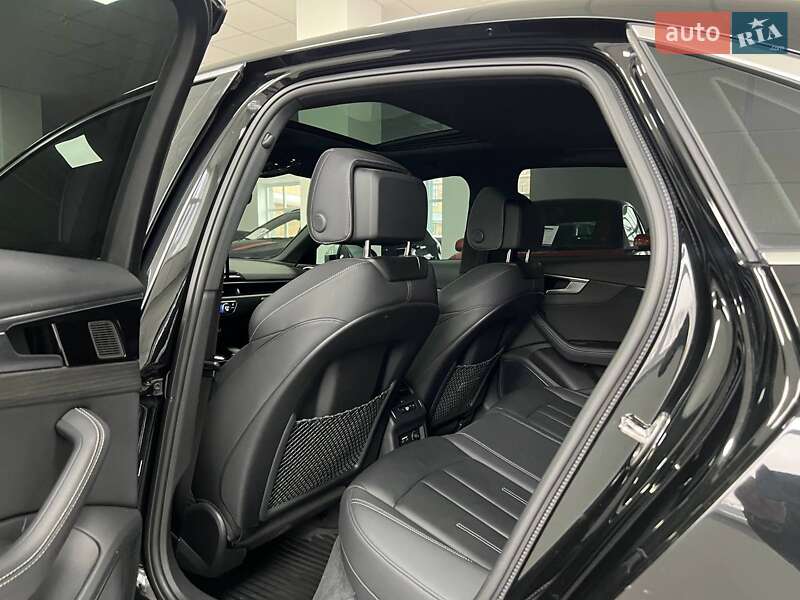 Седан Audi A4 2023 в Полтаві
