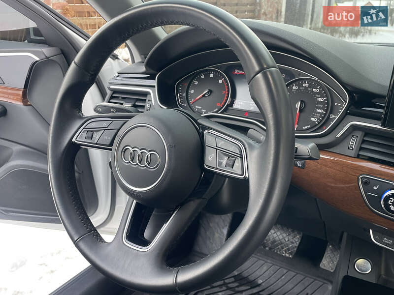 Седан Audi A4 2022 в Житомире