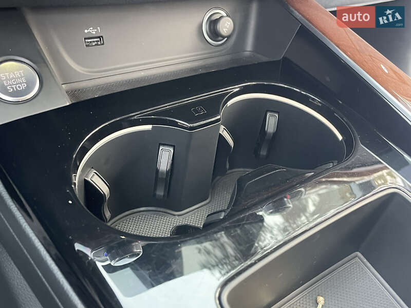 Седан Audi A4 2022 в Житомире