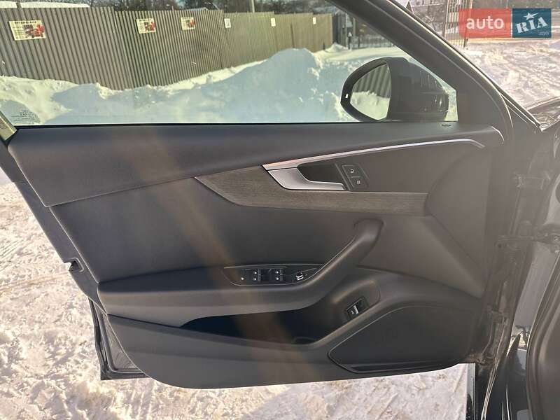 Седан Audi A4 2018 в Львове