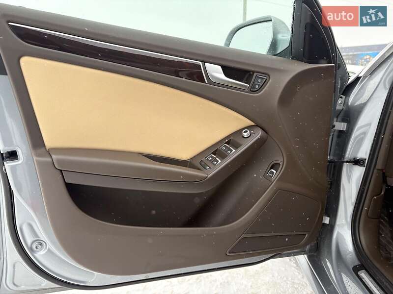 Седан Audi A4 2015 в Львове