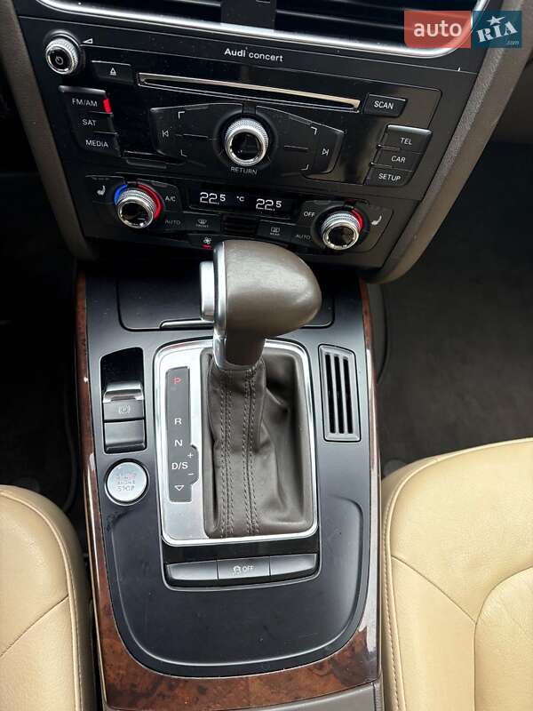 Седан Audi A4 2015 в Львове