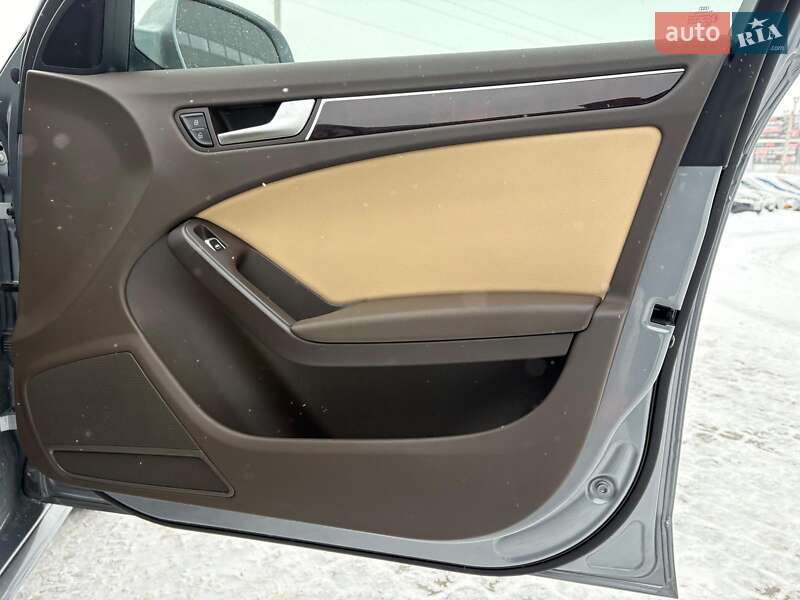 Седан Audi A4 2015 в Львове