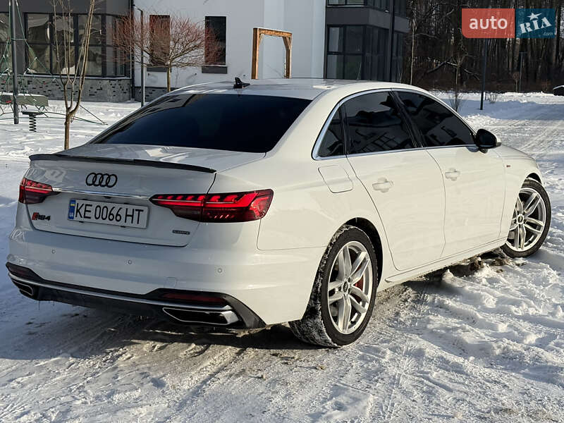 Седан Audi A4 2022 в Киеве