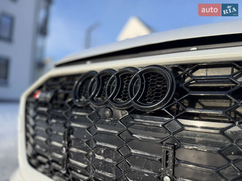 Седан Audi A4 2022 в Киеве