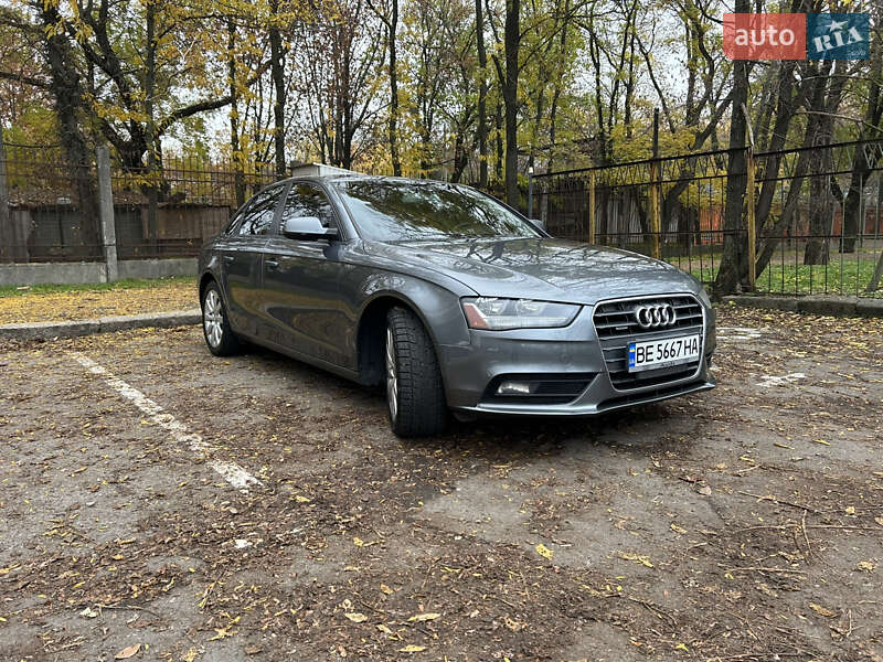 Седан Audi A4 2012 в Николаеве