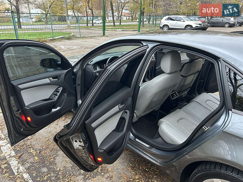 Седан Audi A4 2012 в Николаеве