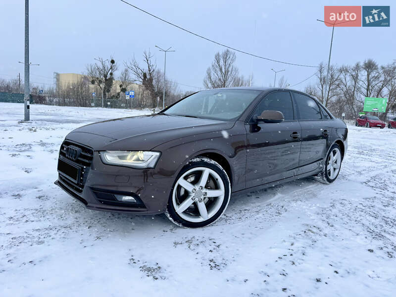 Седан Audi A4 2012 в Киеве