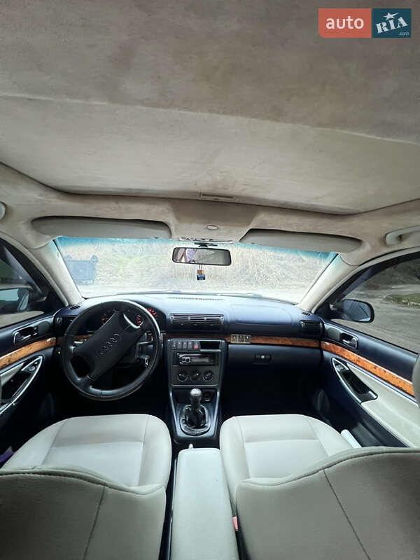 Седан Audi A4 1995 в Полтаве