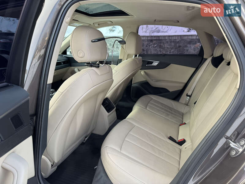 Седан Audi A4 2016 в Киеве