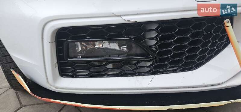 Седан Audi A4 2015 в Львове