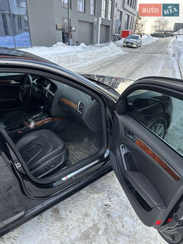 Седан Audi A4 2012 в Львове