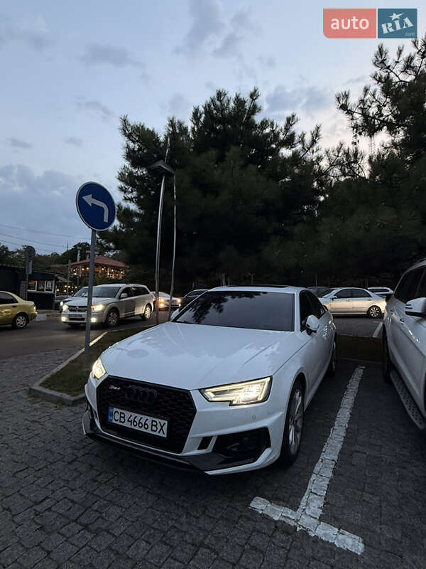 Седан Audi A4 2019 в Чернигове