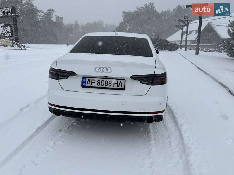 Седан Audi A4 2016 в Днепре