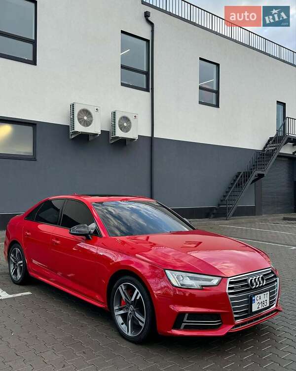 Седан Audi A4 2016 в Львове
